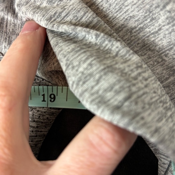 Lululemon Athletica Swiftly Relaxed Gray Long Sleeve half-zip - Picture 5 of 10
